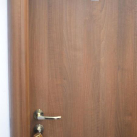 Vila Cu Trandafiri Cozy Apartments 2 Camere Bragadiru Exterior photo