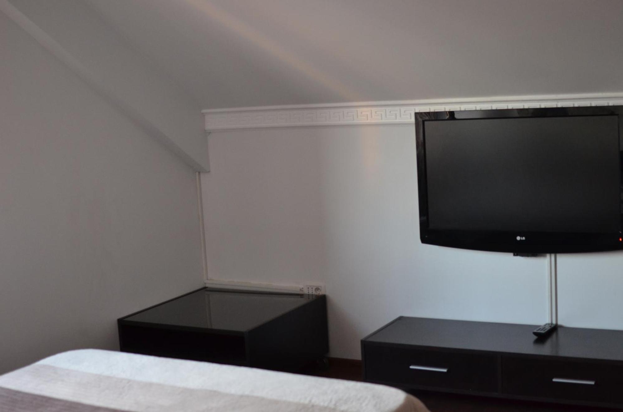 Vila Cu Trandafiri Cozy Apartments 2 Camere Bragadiru Exterior photo